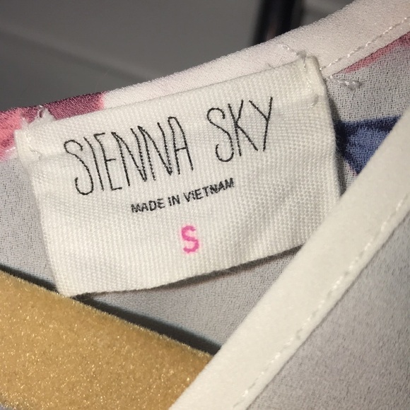 Sienna Sky Cold Shoulder Top size Small - Picture 3 of 3